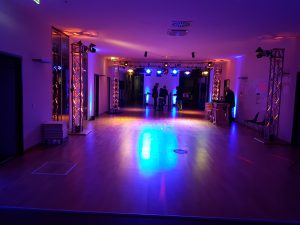 Traversenbogen und Wand-Spots bei Industrieveranstaltung mit Eventtechnik von HFAudio